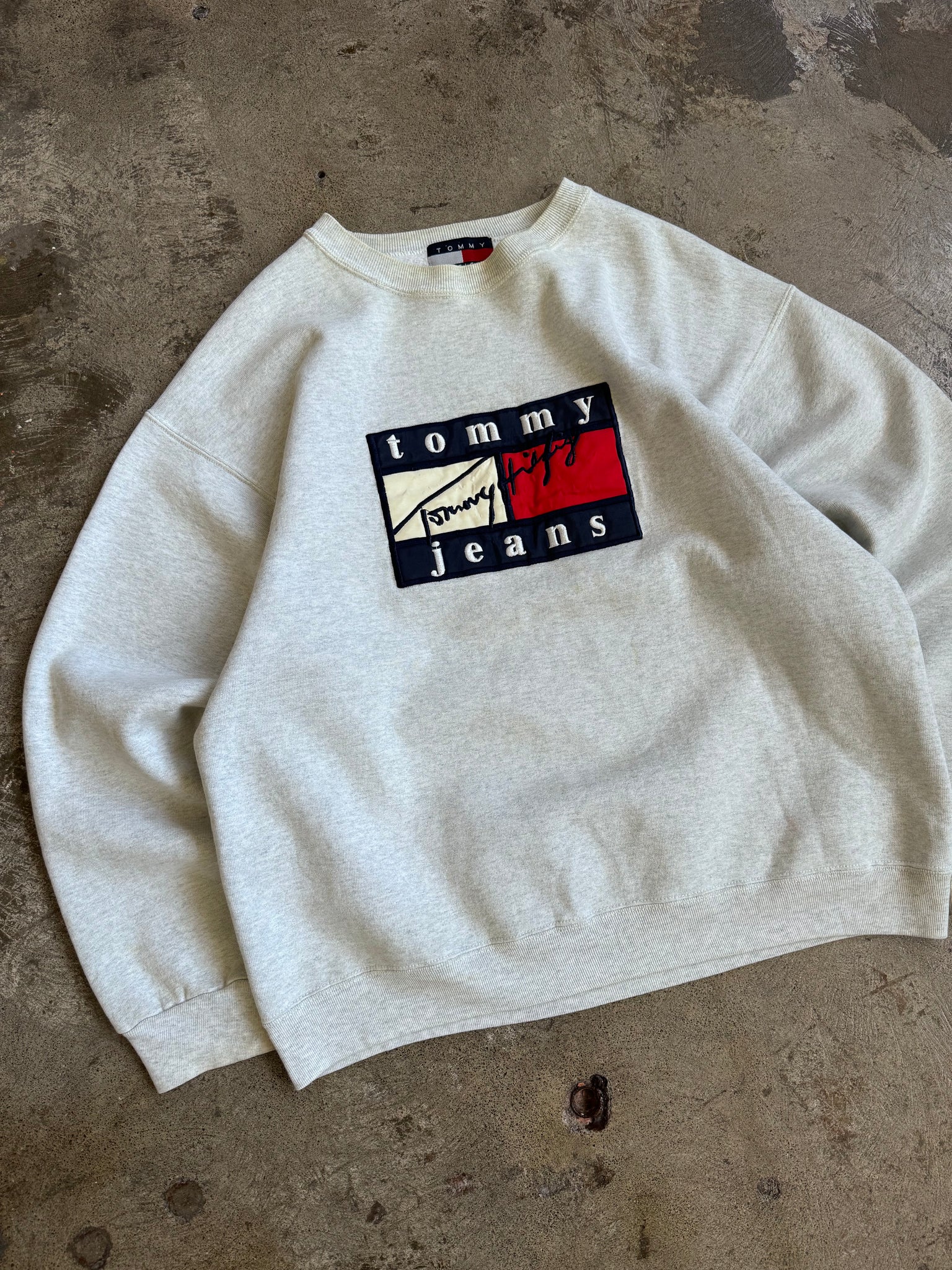 Vintage Tommy Hilfiger Sweatshirt (XL)