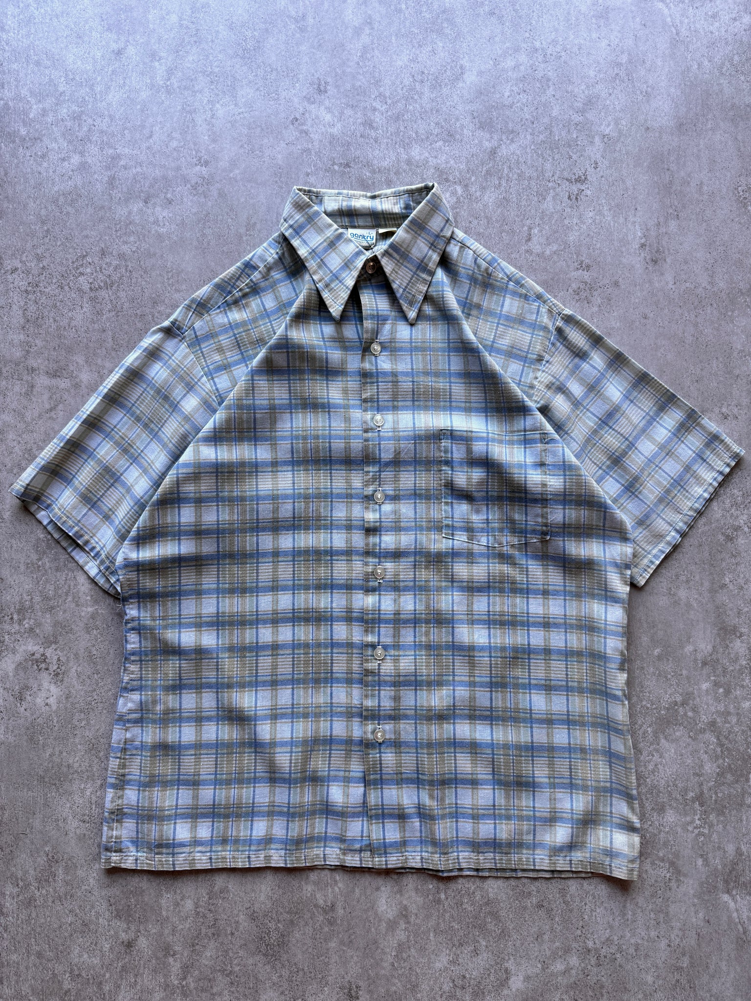 Vintage Short Sleeve Button Up Shirt (M/L)